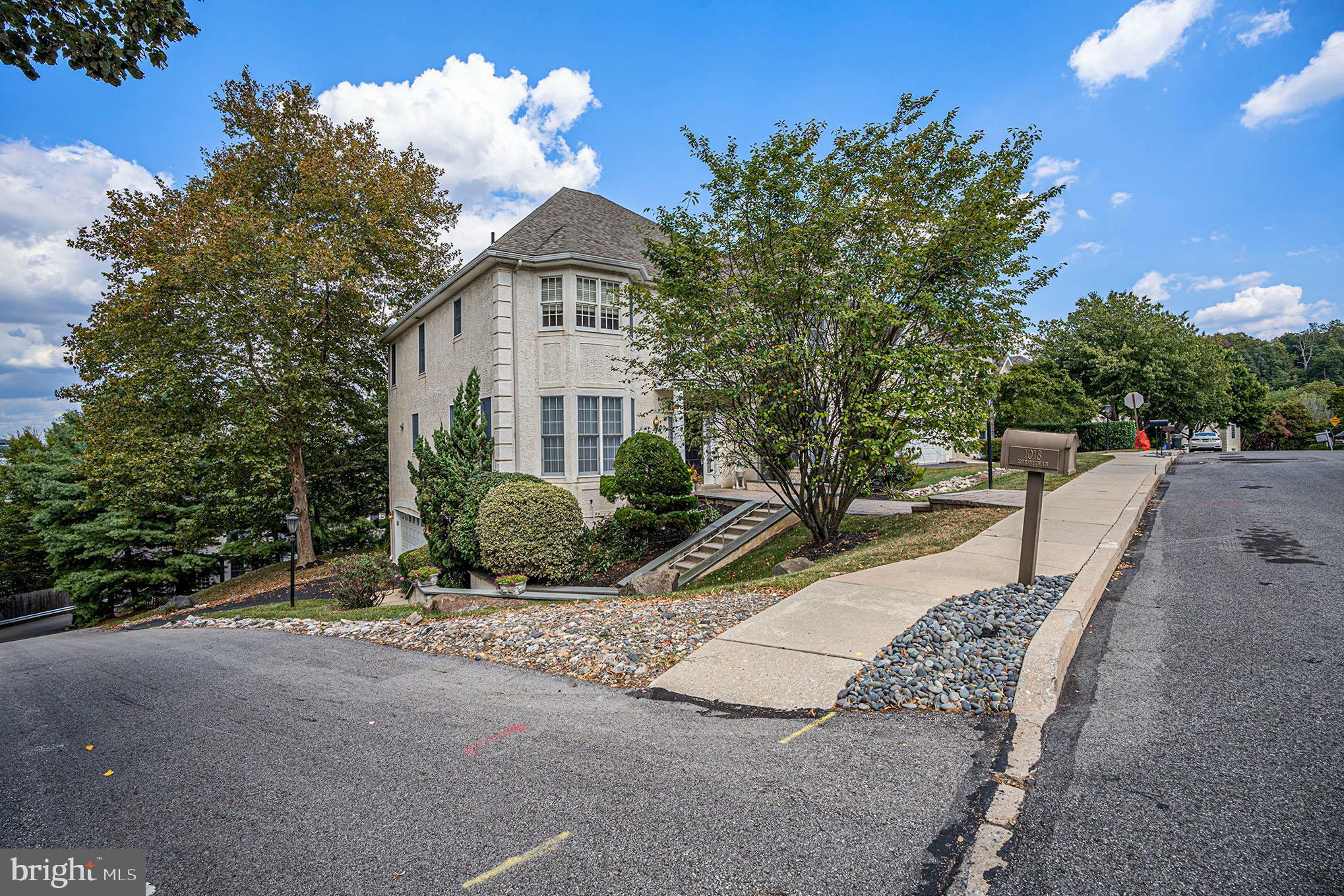 1018 RIVERVIEW LANE