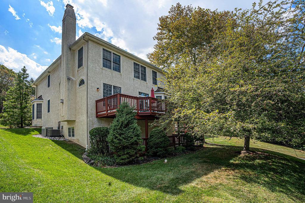1018 RIVERVIEW LANE