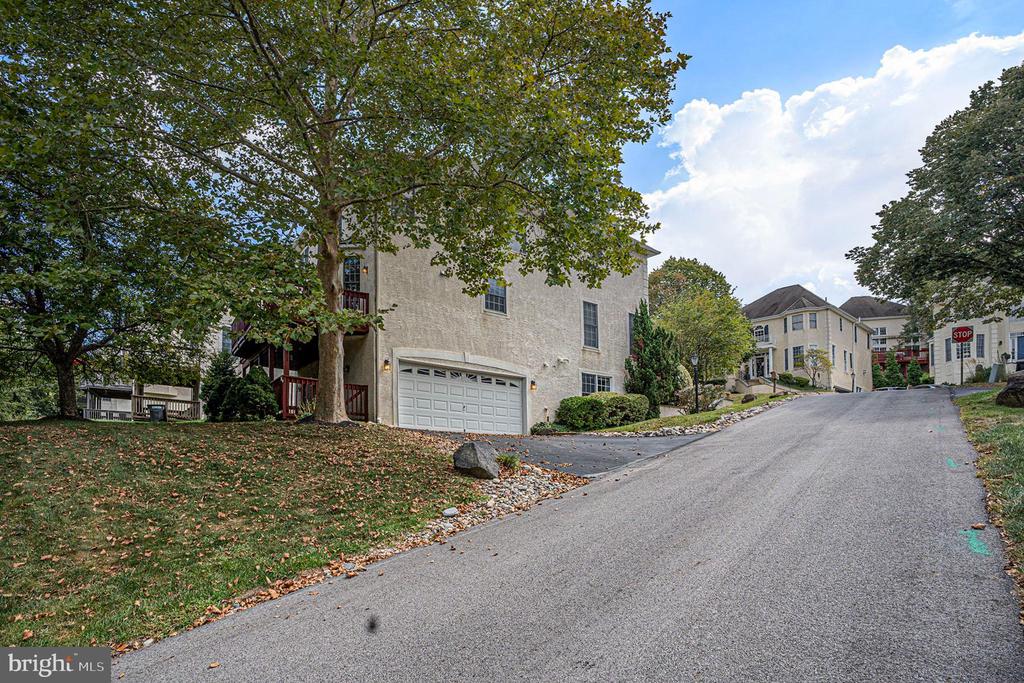 1018 RIVERVIEW LANE
