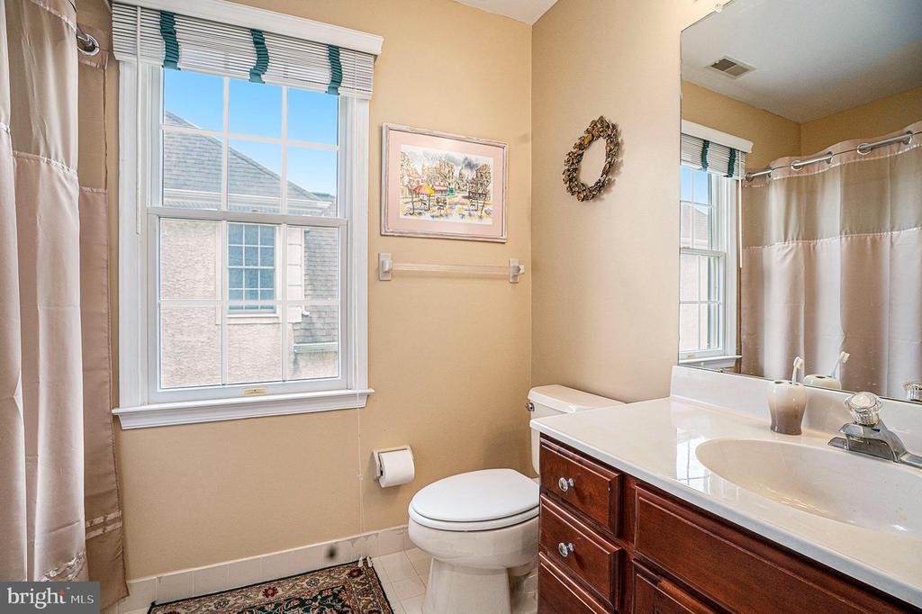 1018 RIVERVIEW LANE