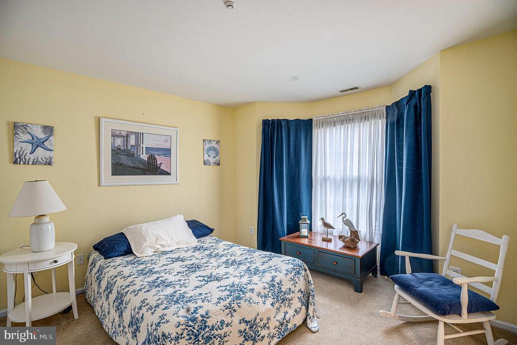 1018 RIVERVIEW LANE