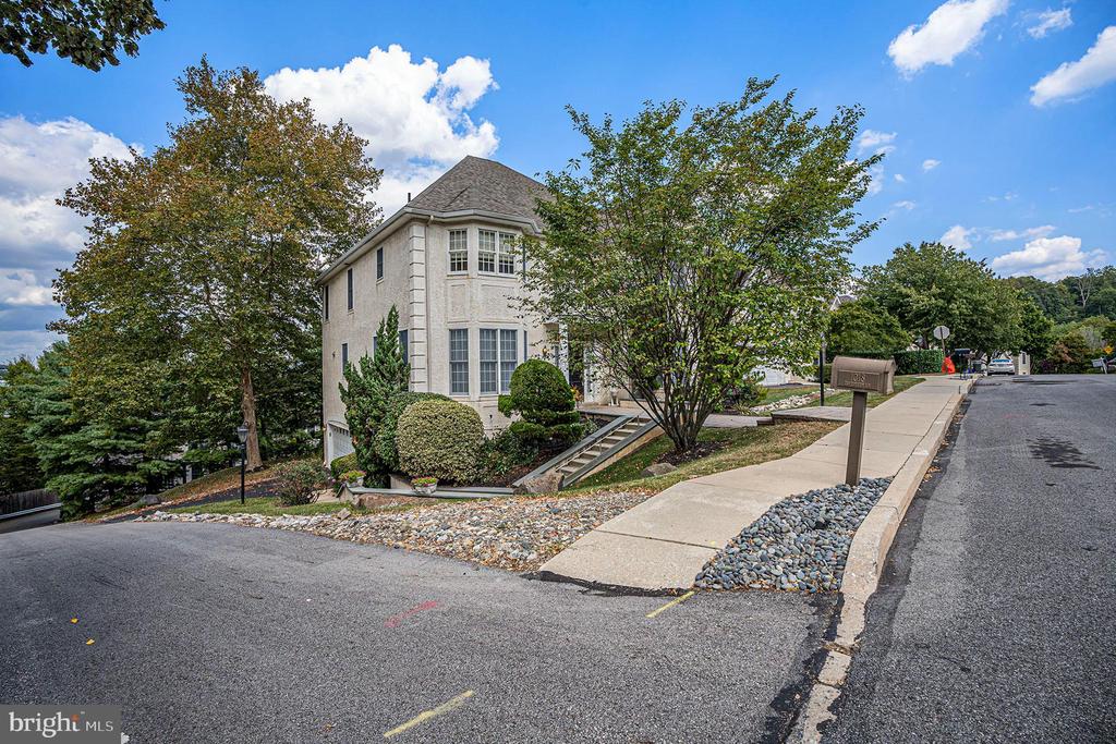 1018 RIVERVIEW LANE