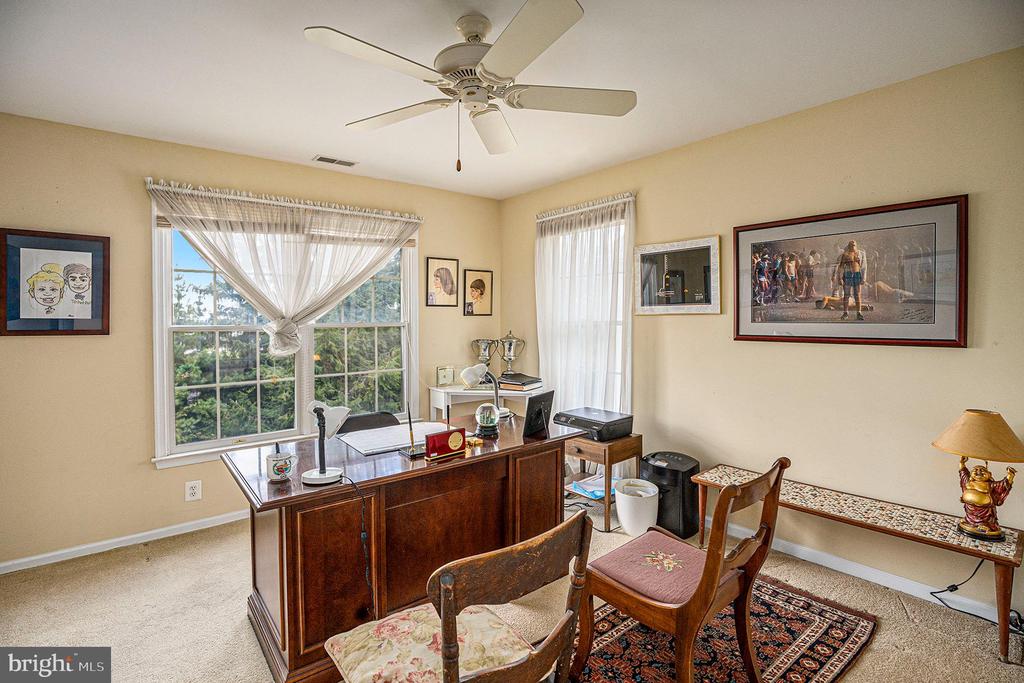 1018 RIVERVIEW LANE