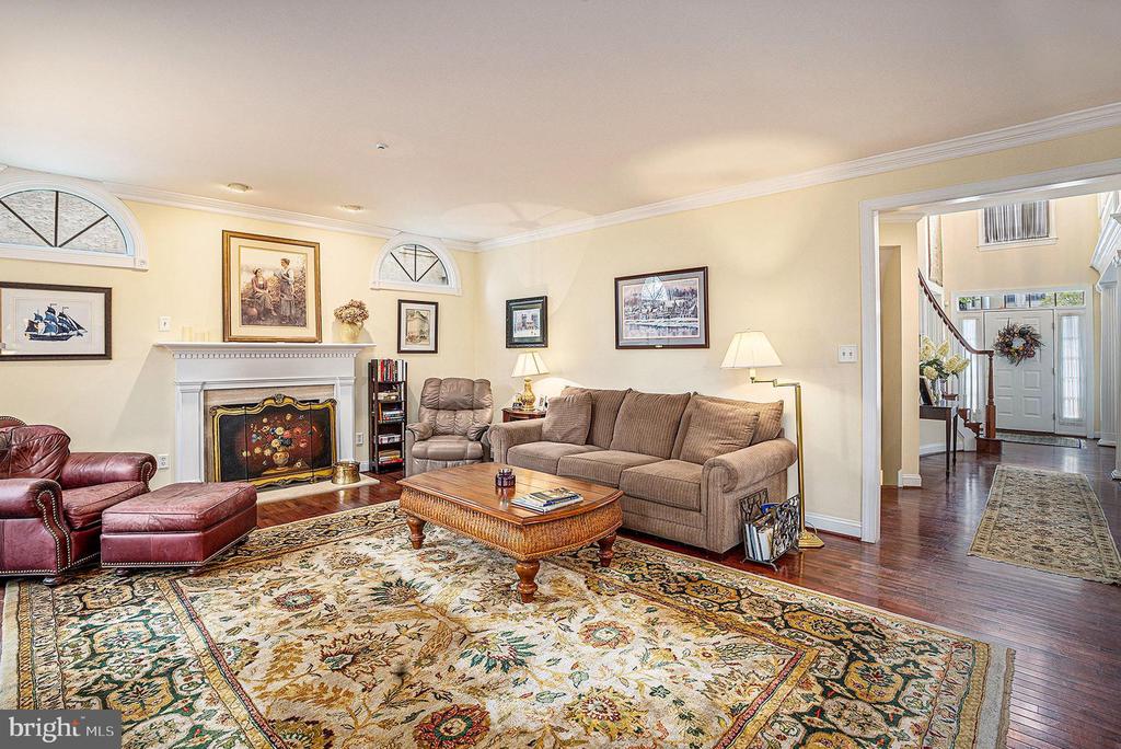 1018 RIVERVIEW LANE