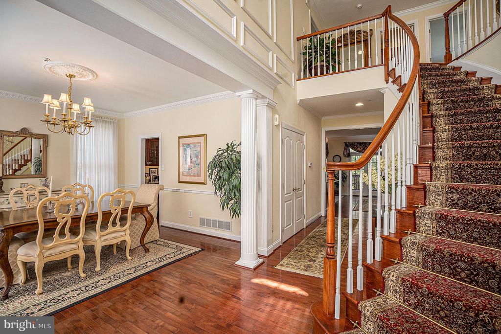 1018 RIVERVIEW LANE