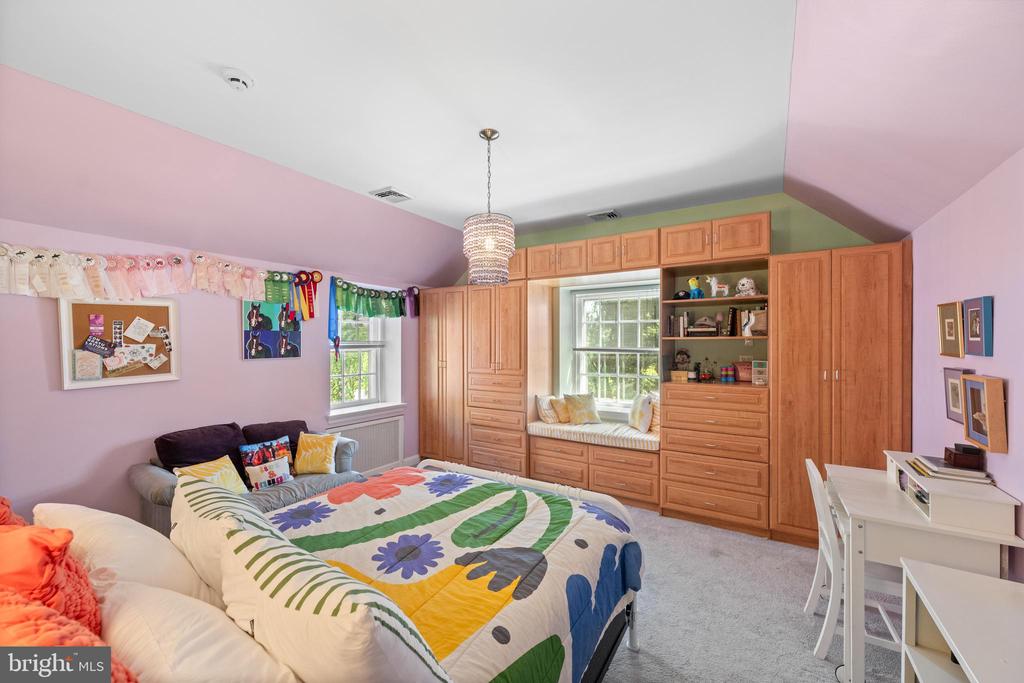 19 DERWEN ROAD
