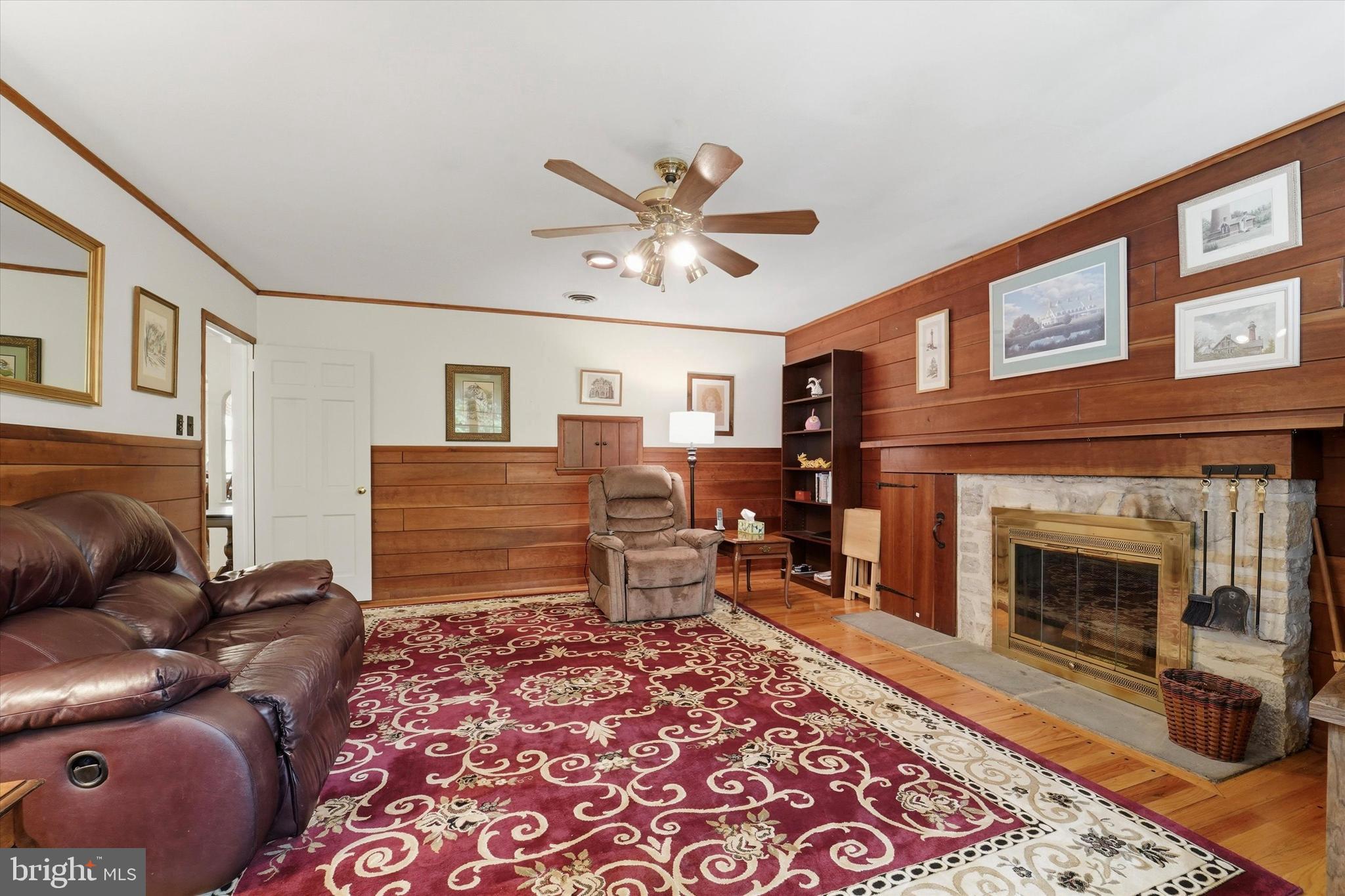 1811 SHARON ROAD
