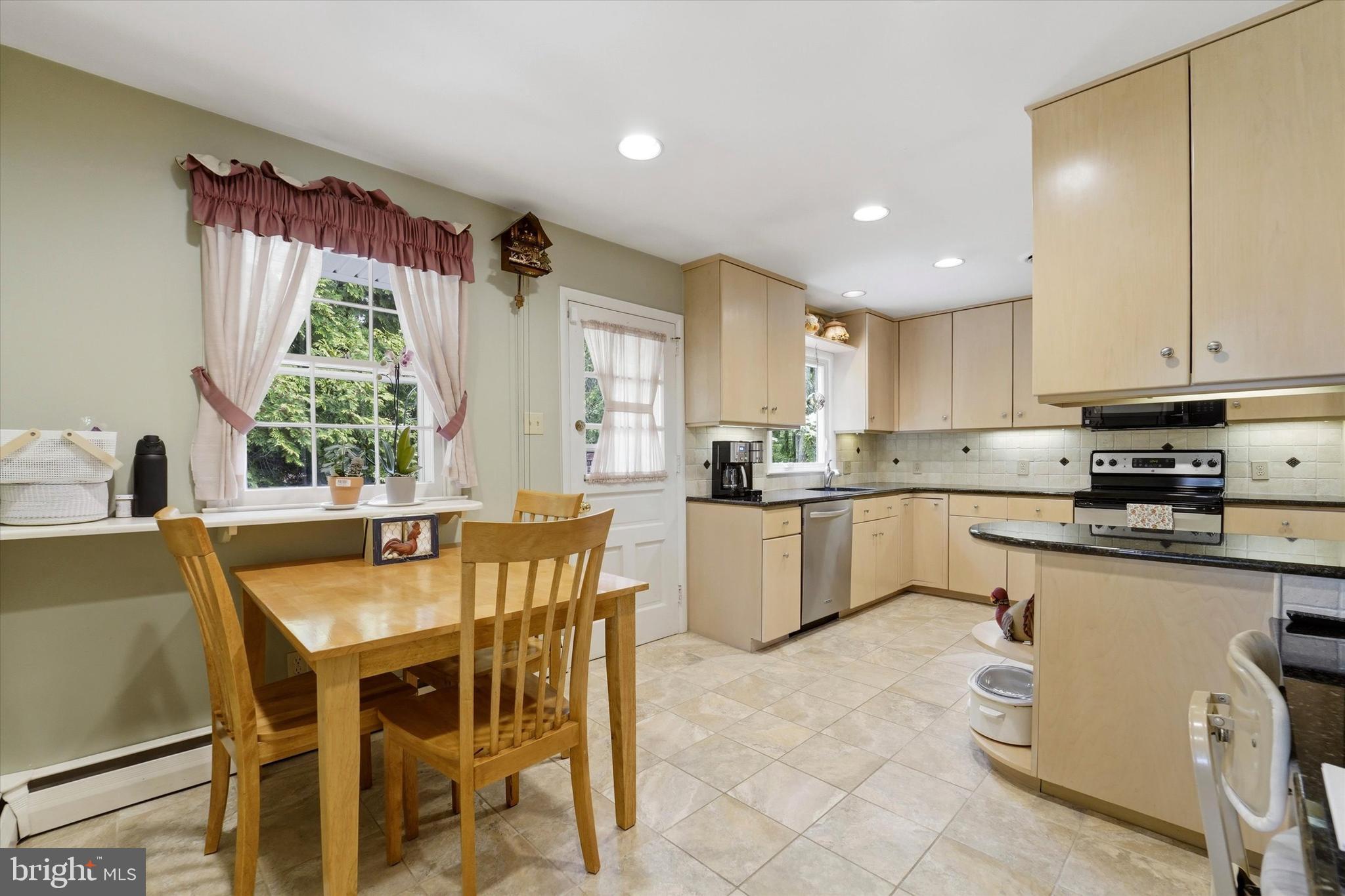 1811 SHARON ROAD