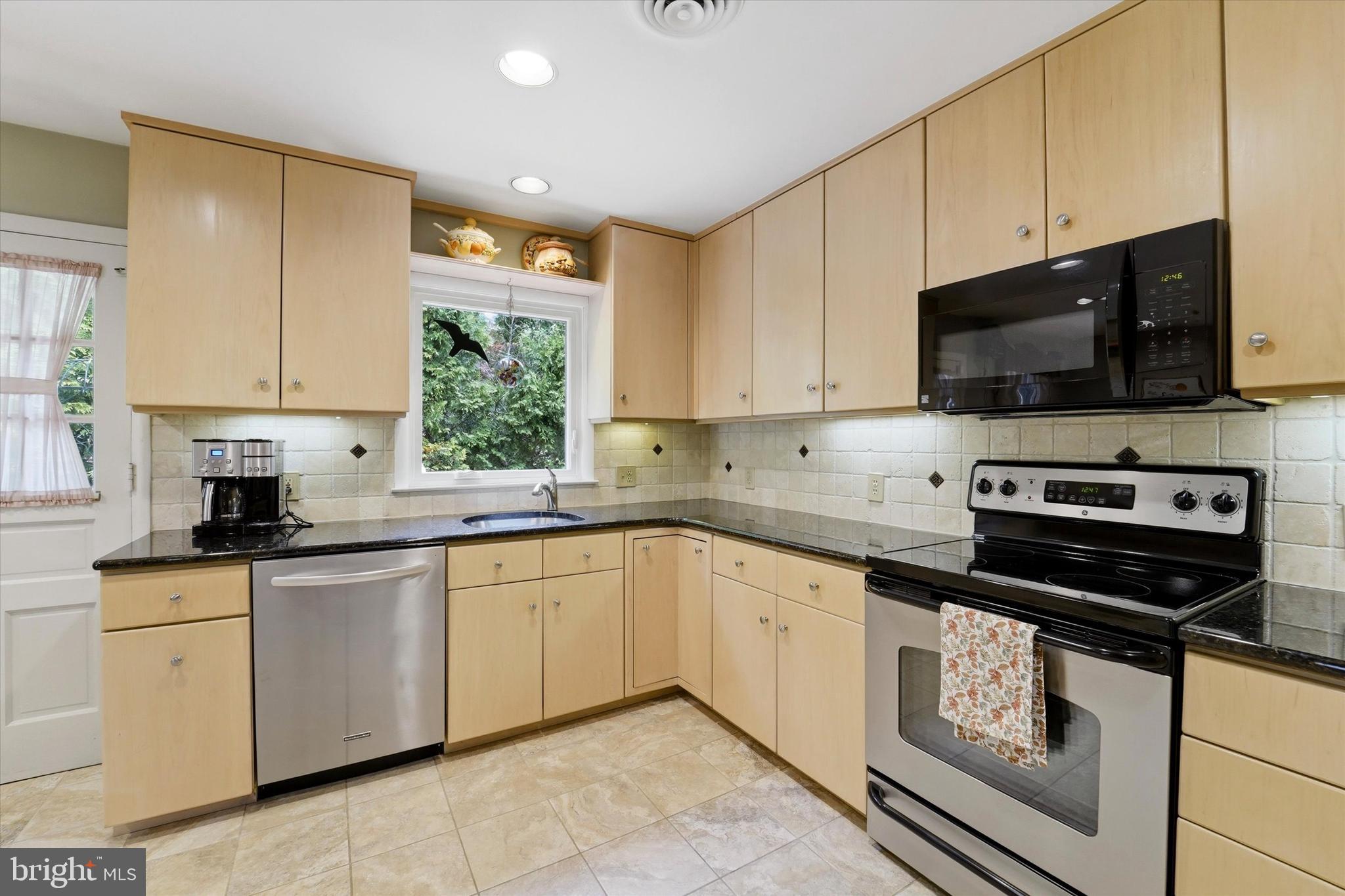 1811 SHARON ROAD