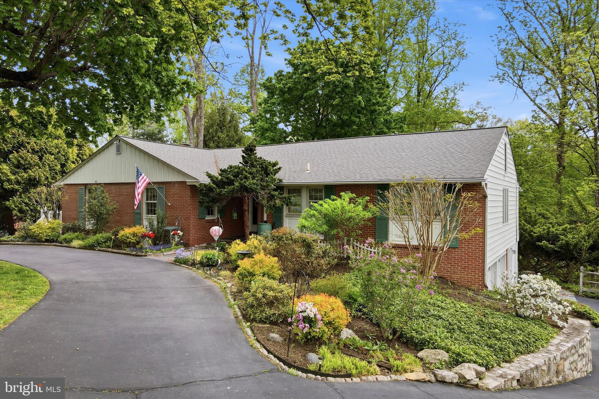 1811 SHARON ROAD