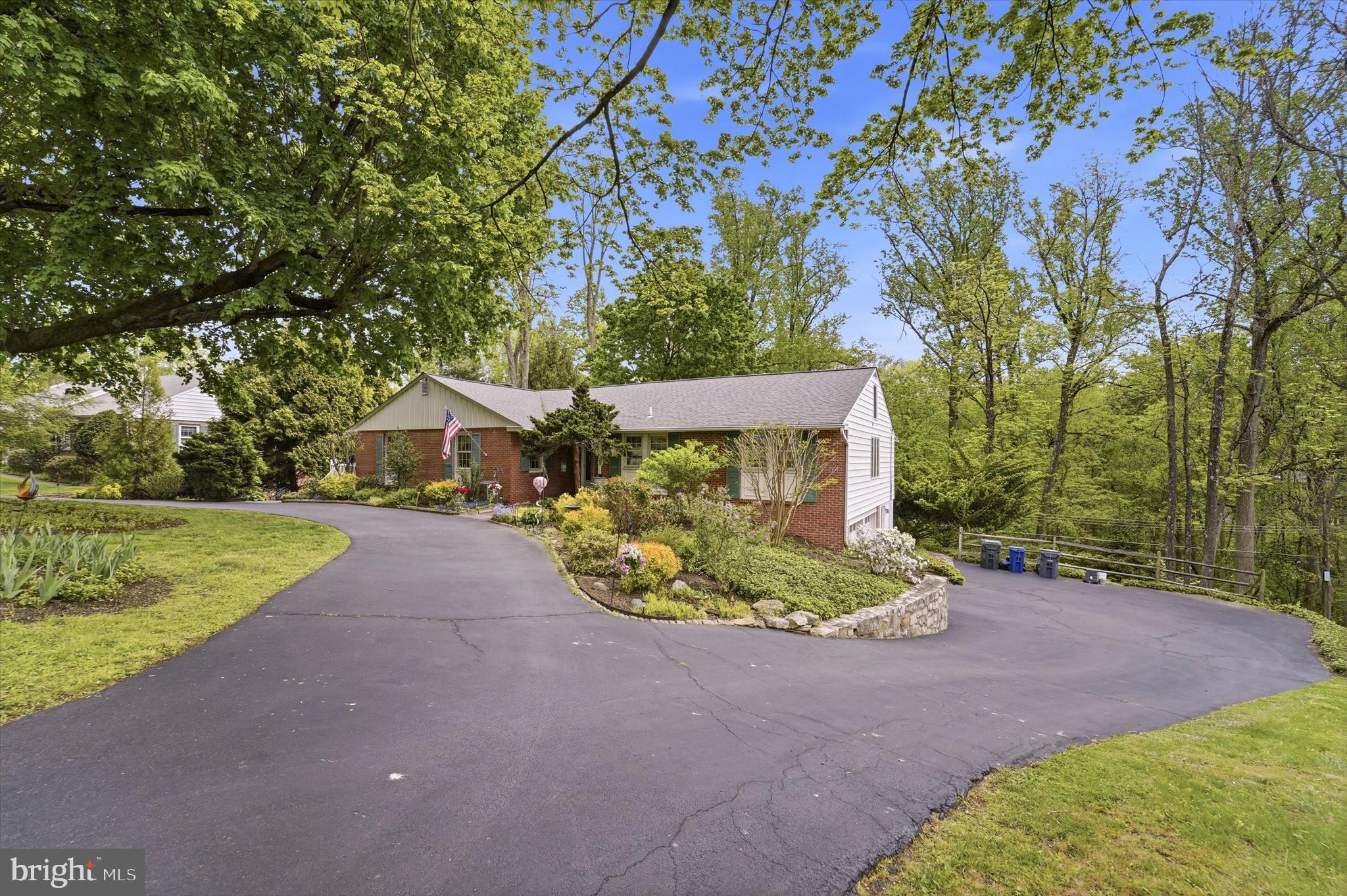 1811 SHARON ROAD