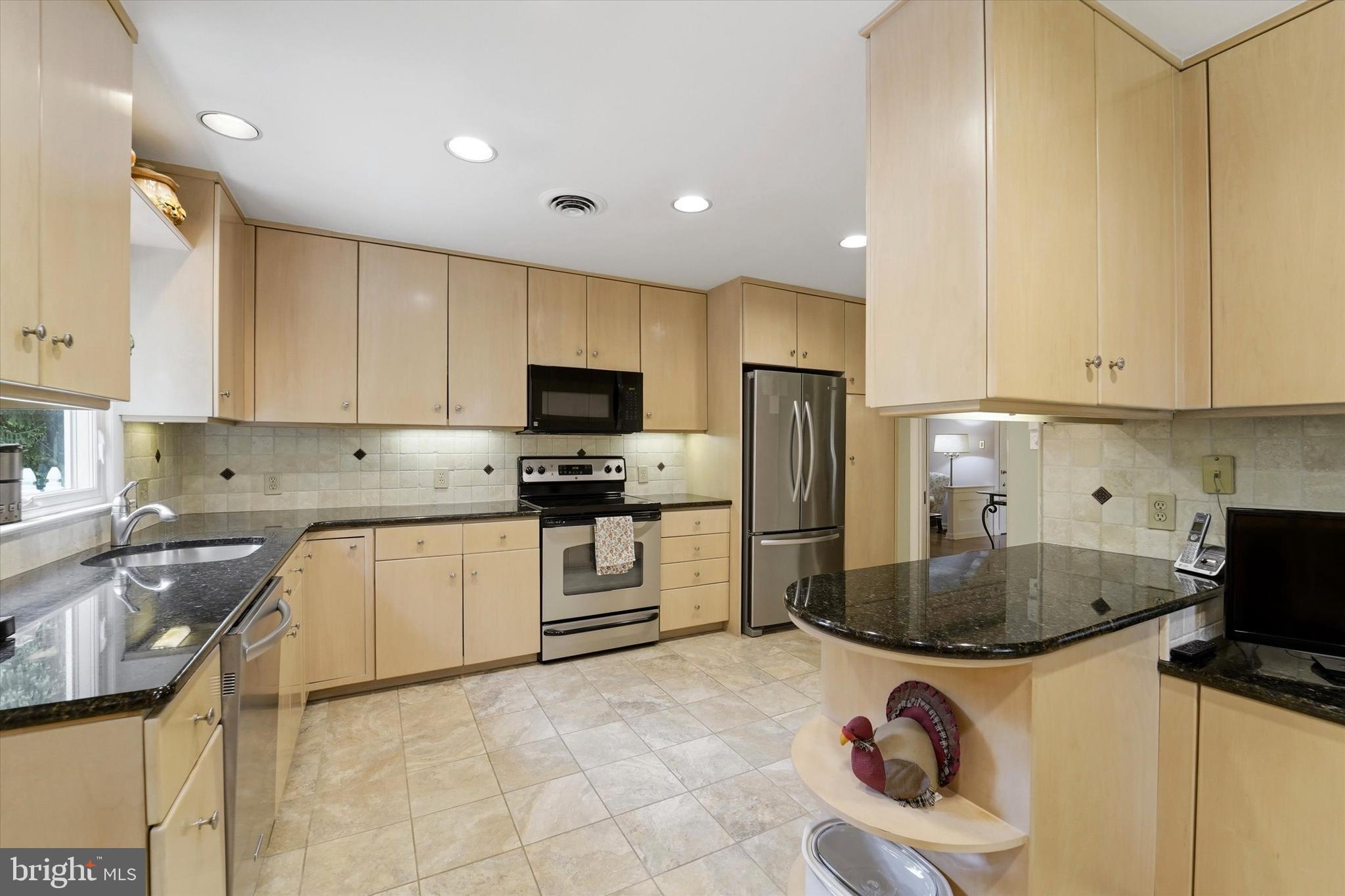 1811 SHARON ROAD