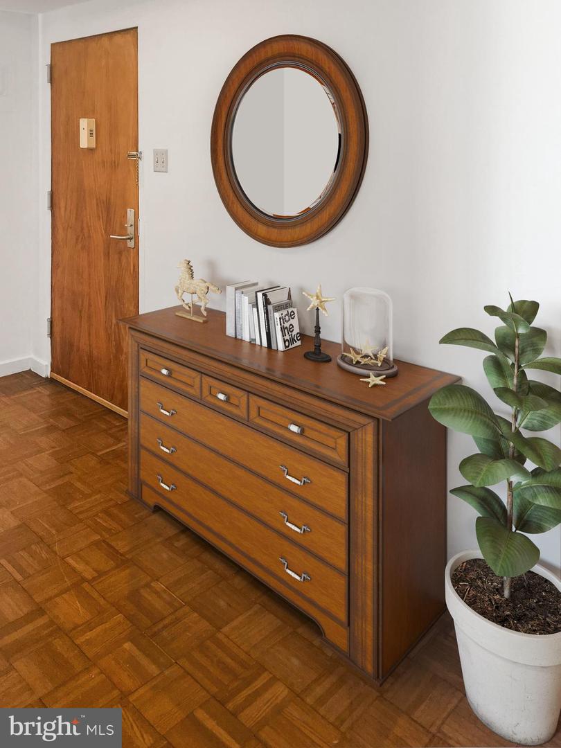 604-36 S Washington Sq #905