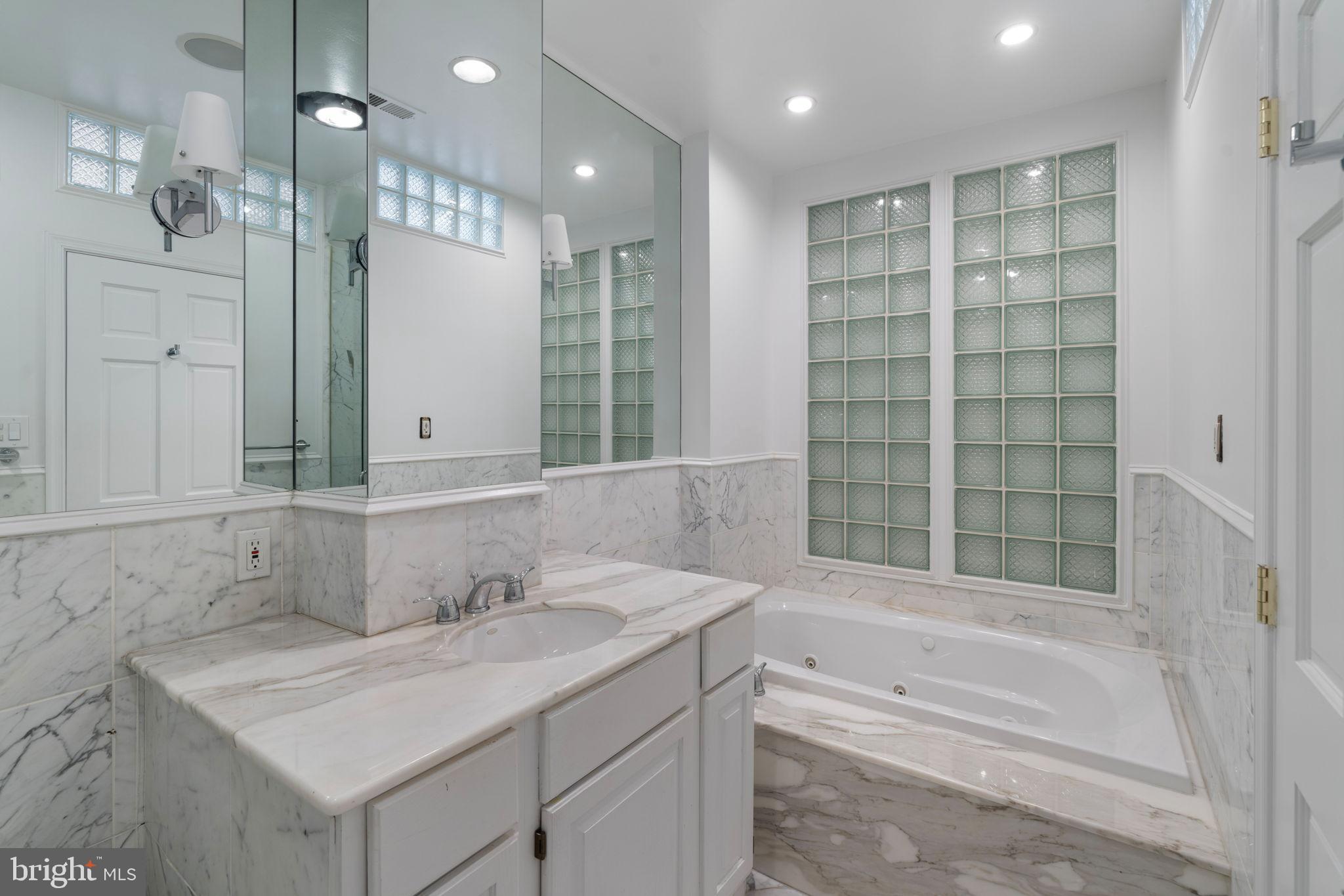 2036 RITTENHOUSE SQUARE