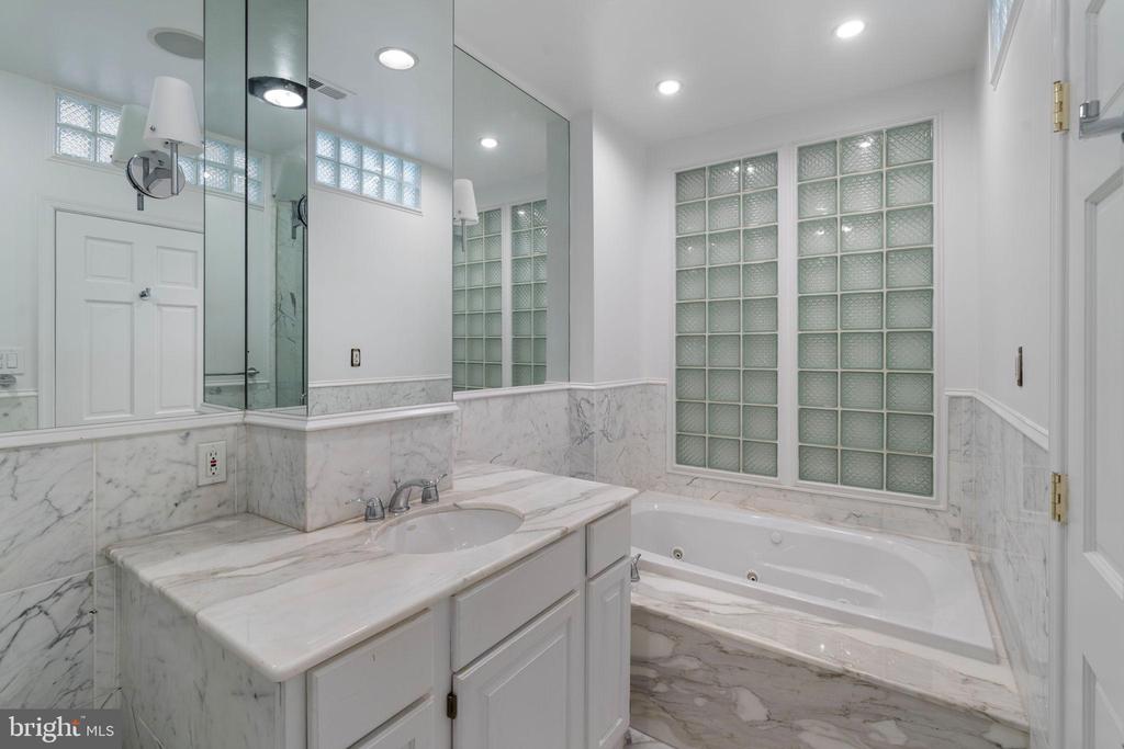 2036 RITTENHOUSE SQUARE