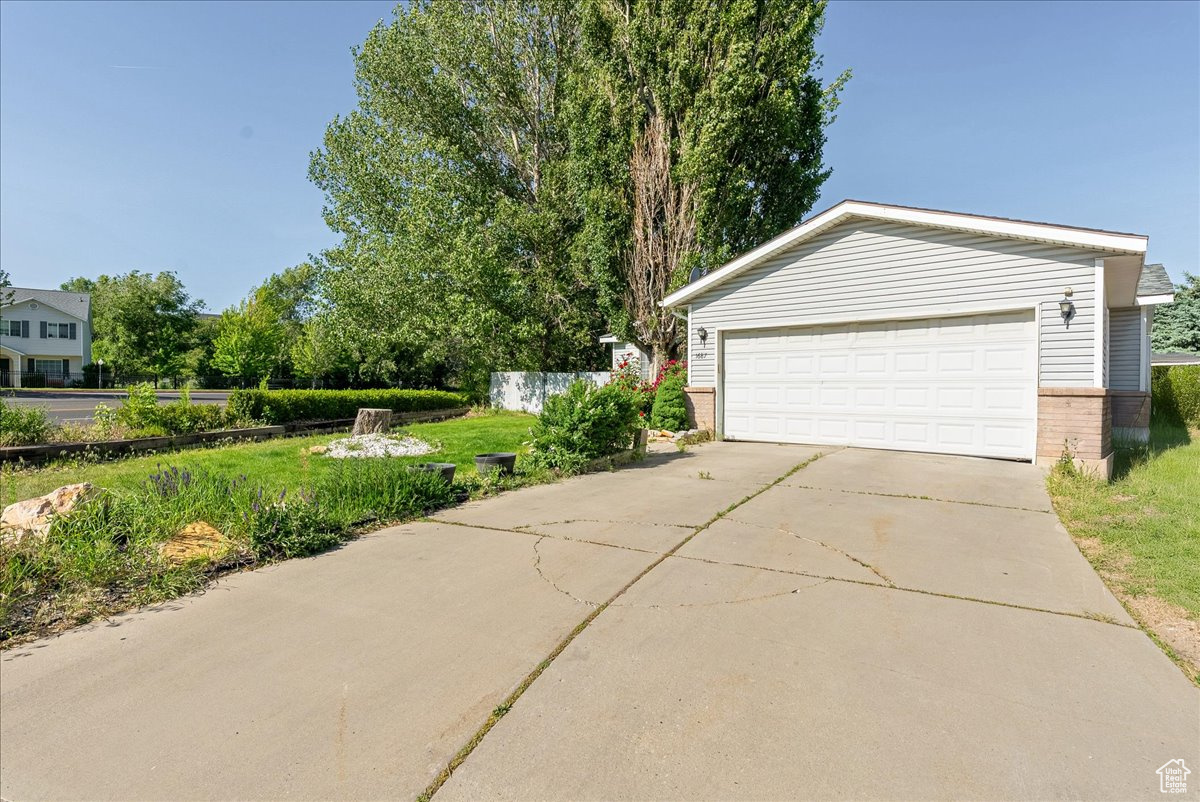 1687 KYLEE LN