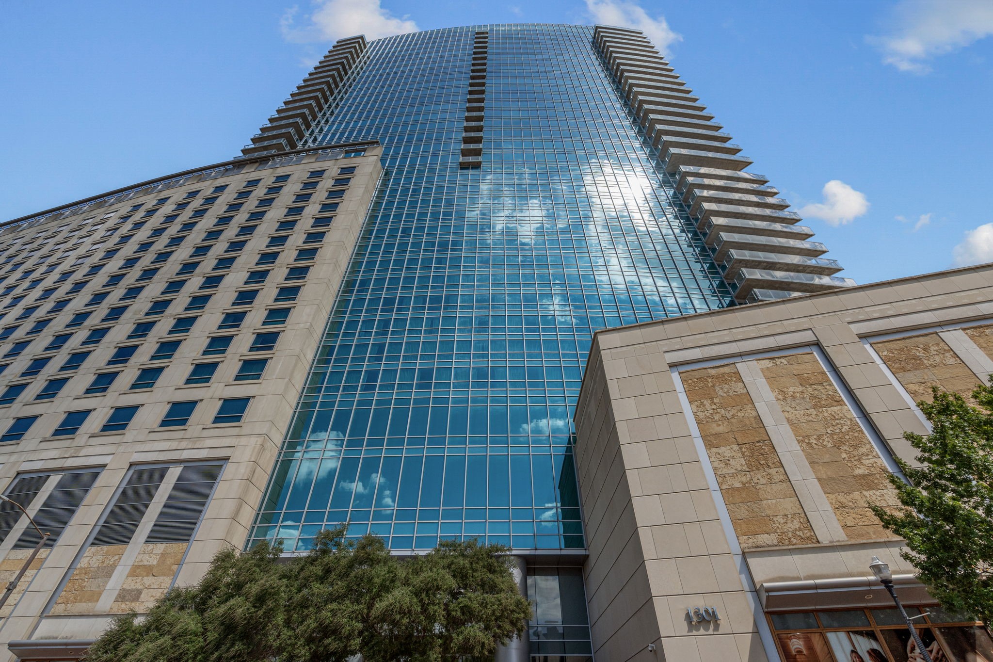 1301 Throckmorton Street 2402