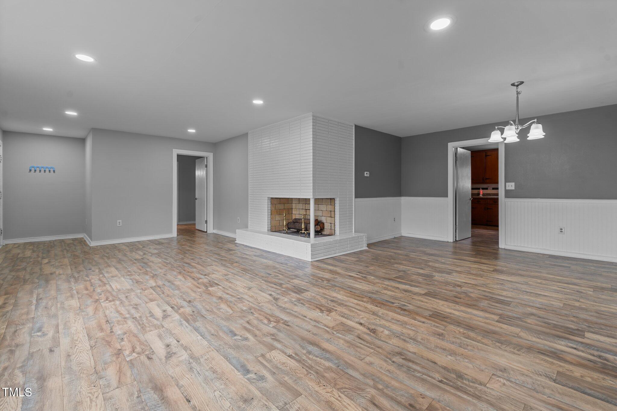 305 W Old Road