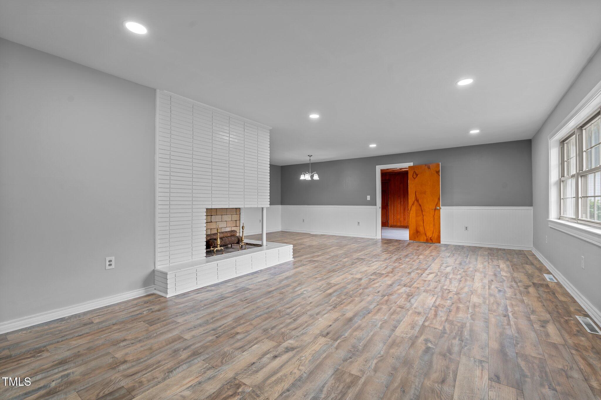 305 W Old Road