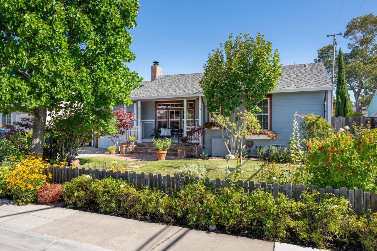 1131 Hawthorne Drive