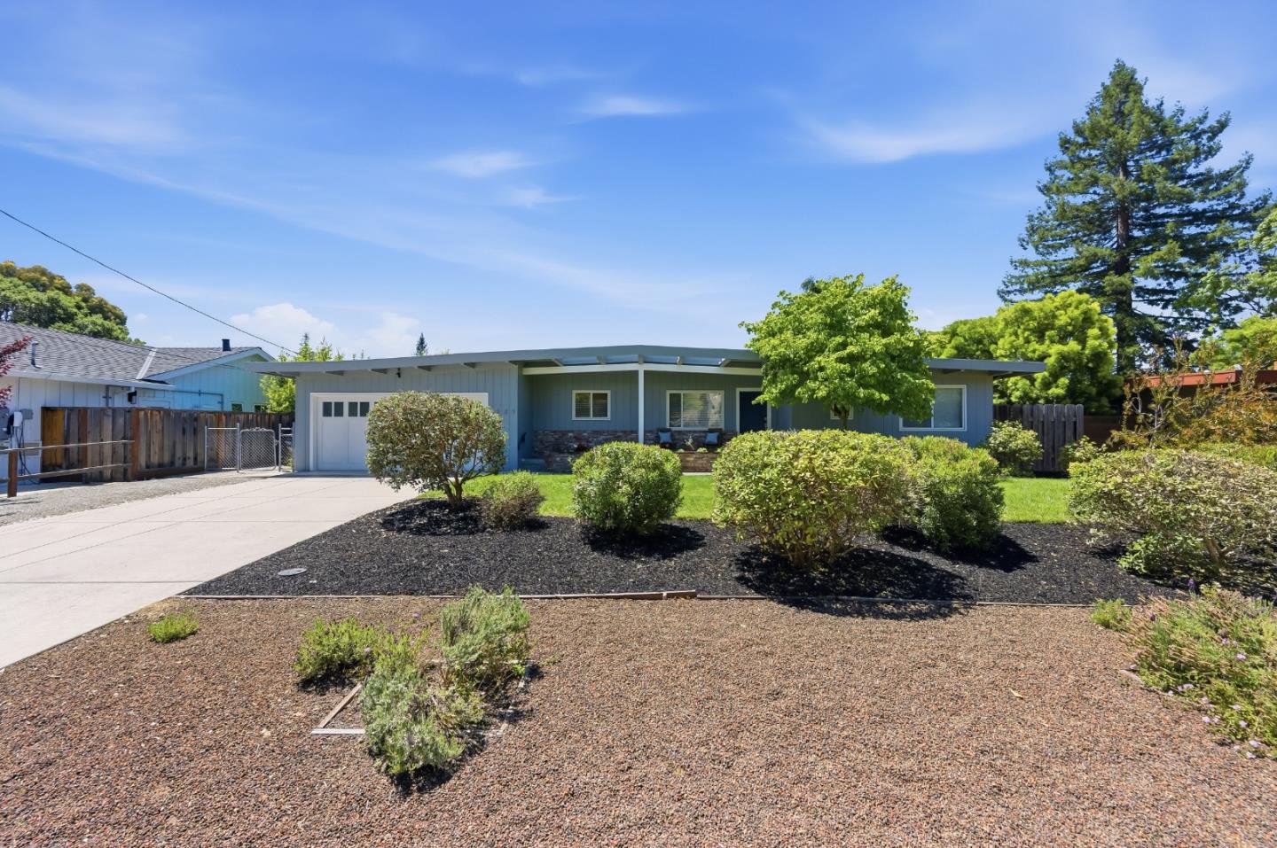 221 West Floresta Way