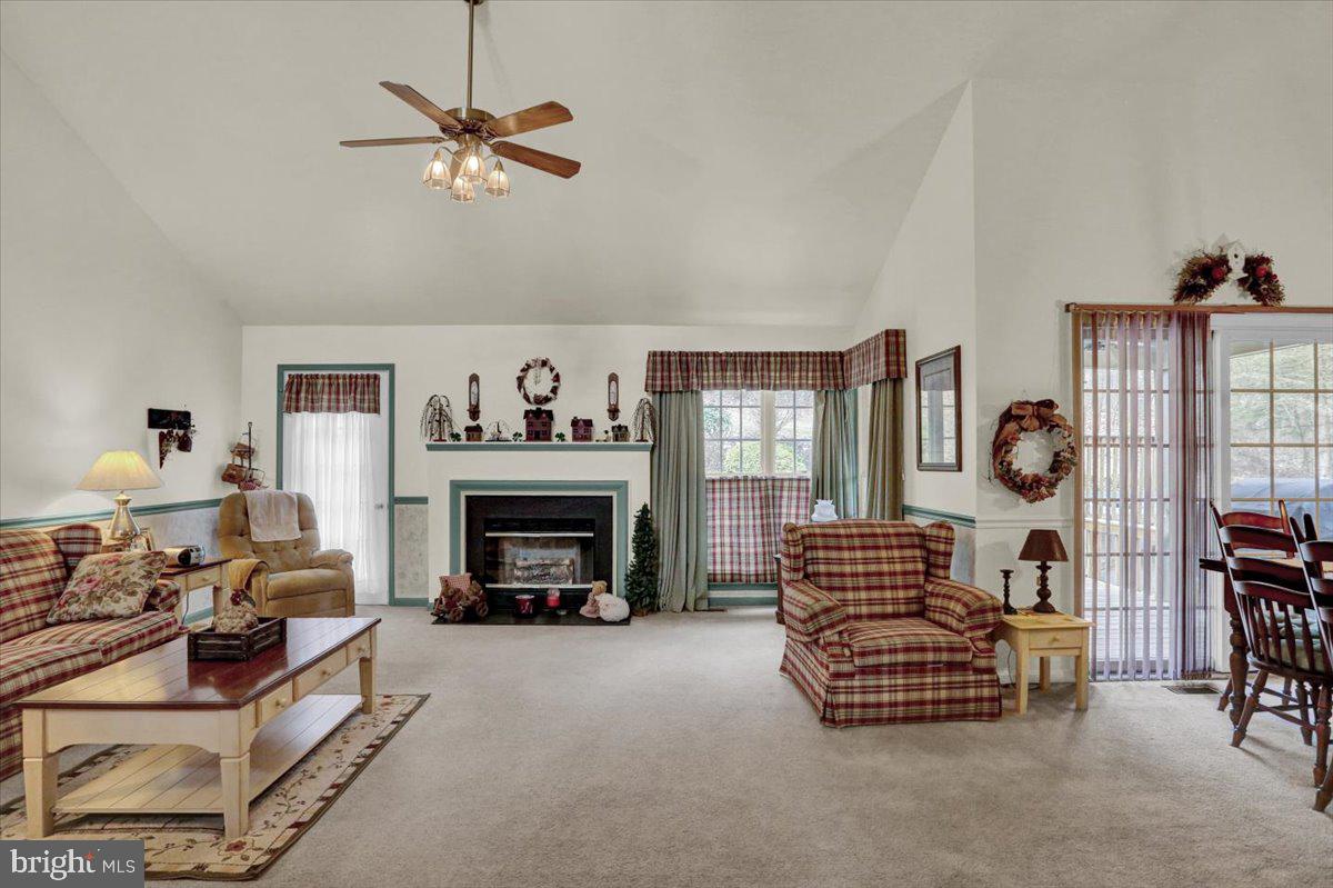 208 Apple Ln