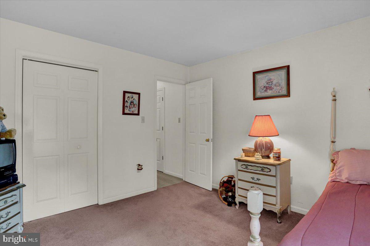 208 Apple Ln