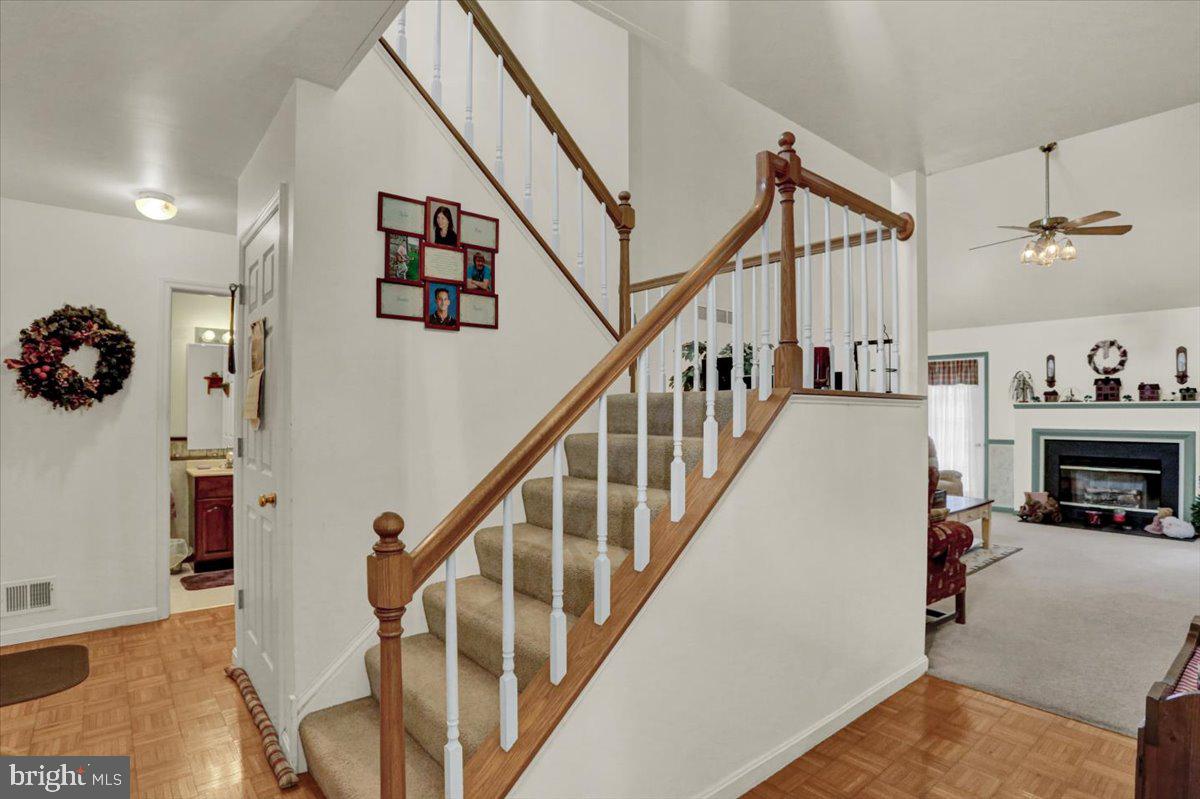 208 Apple Ln