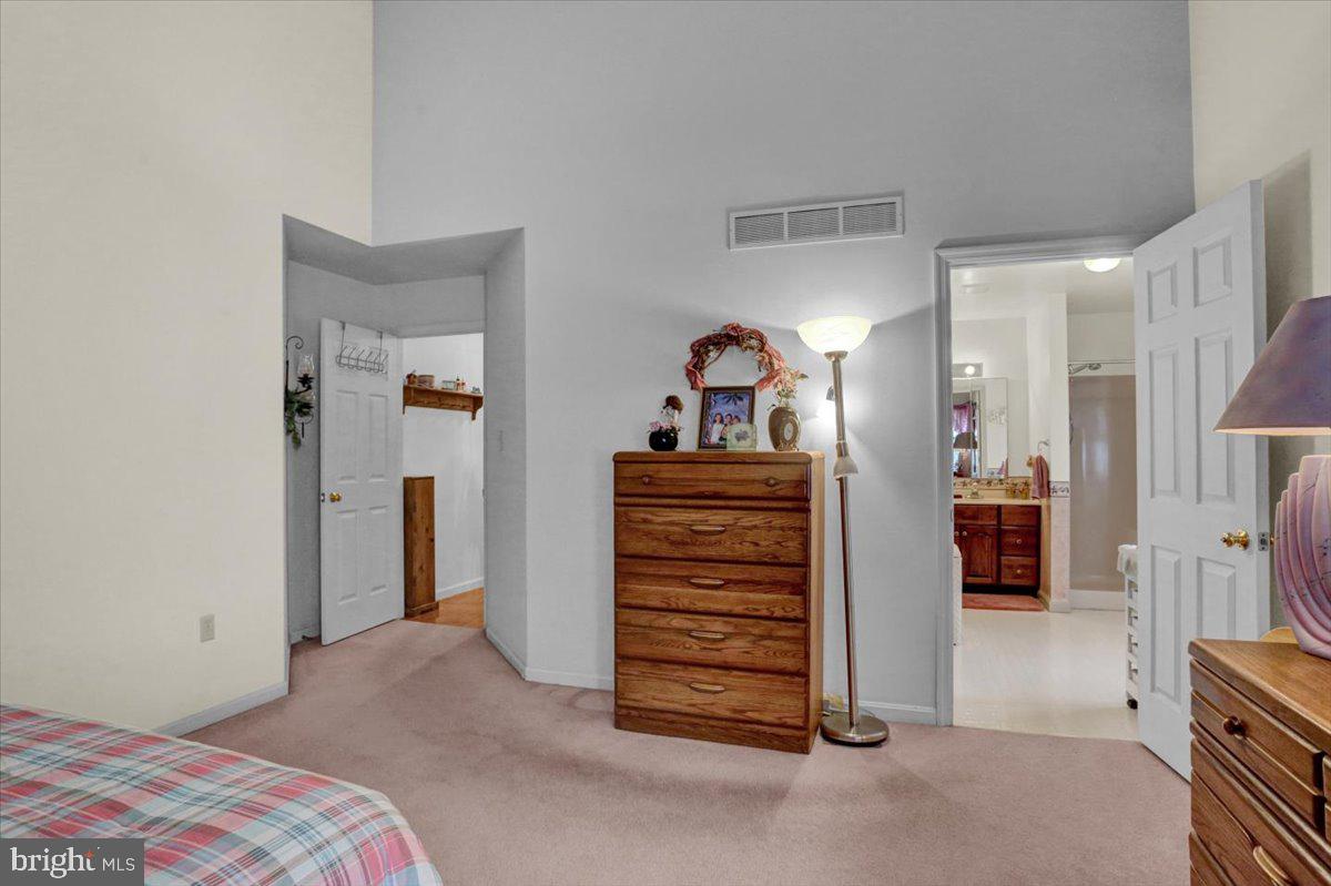 208 Apple Ln