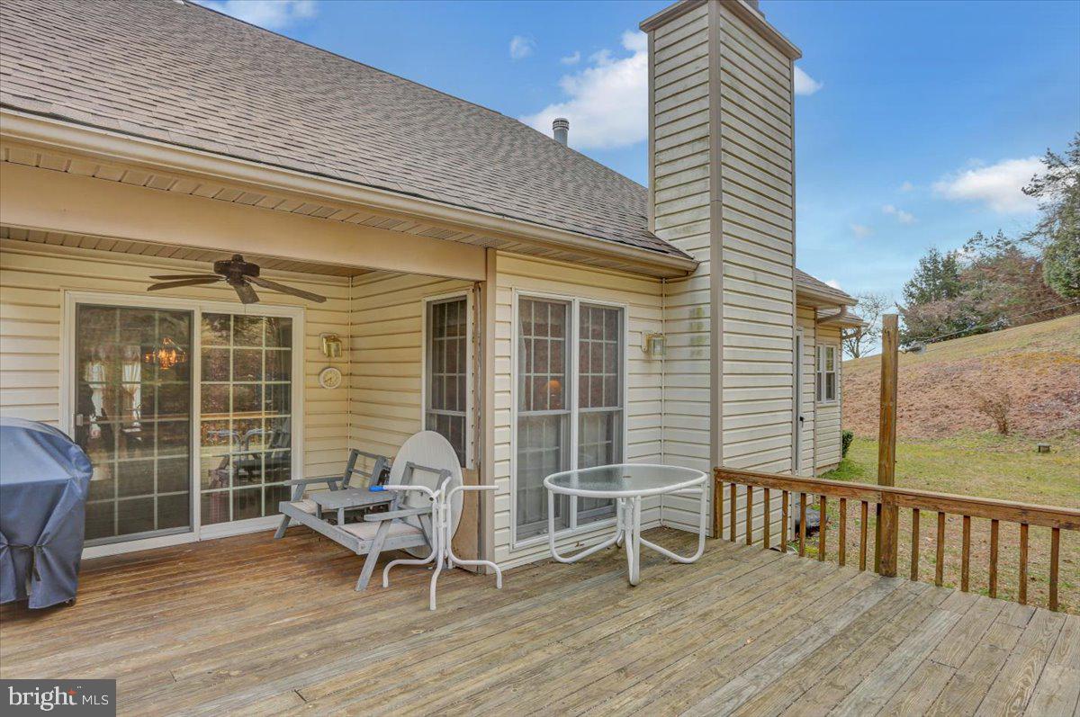 208 Apple Ln