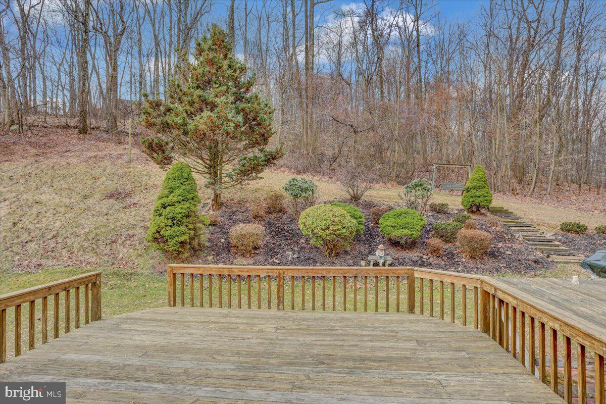 208 Apple Ln