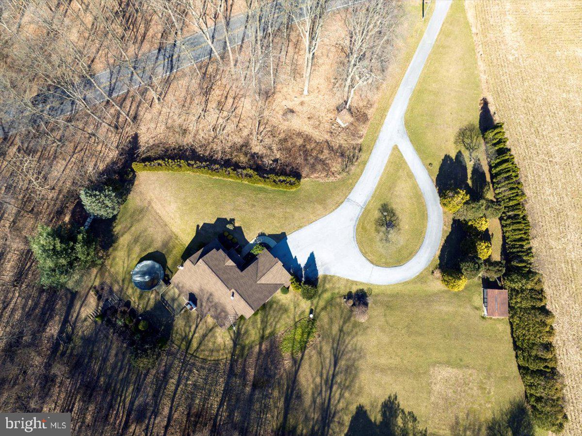 208 Apple Ln