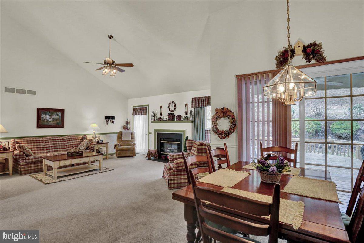 208 Apple Ln