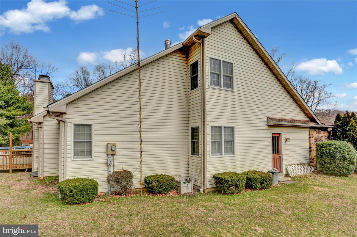 208 Apple Ln