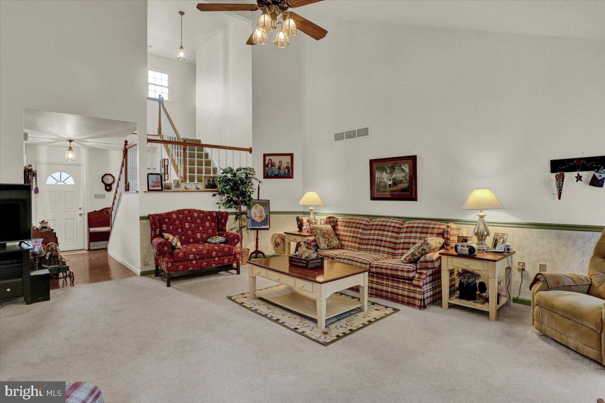 208 Apple Ln