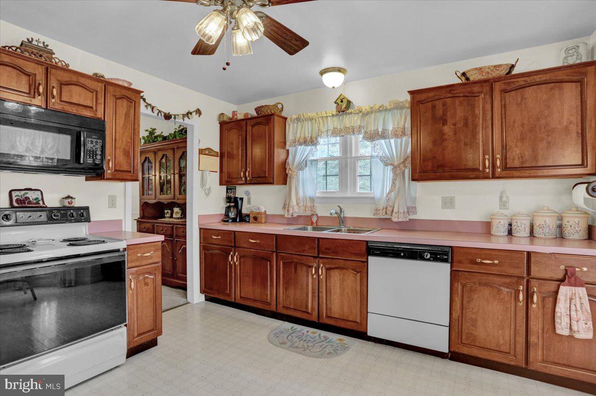 208 Apple Ln