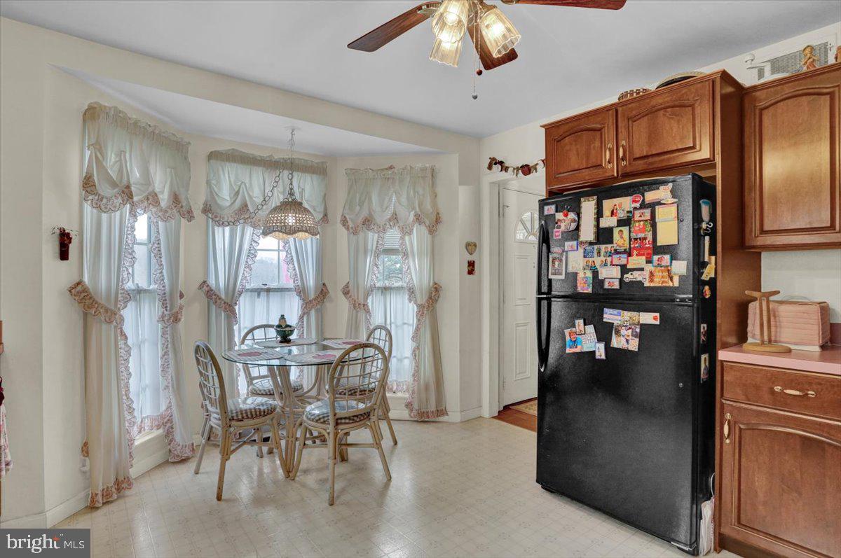 208 Apple Ln