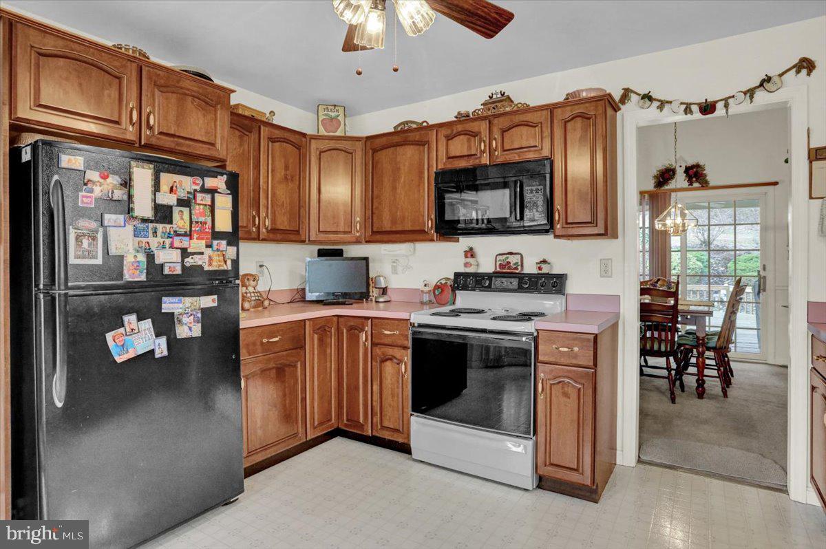 208 Apple Ln