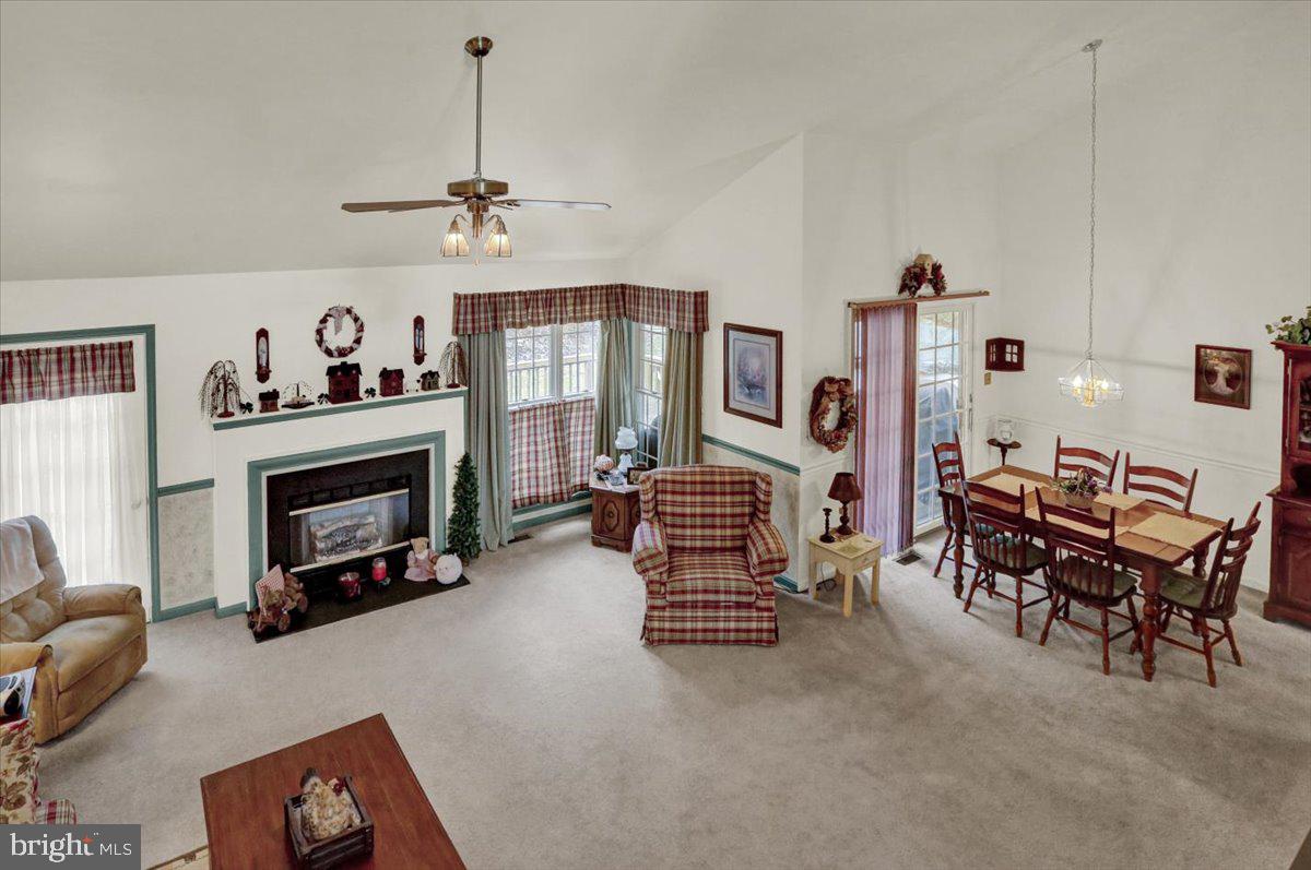 208 Apple Ln