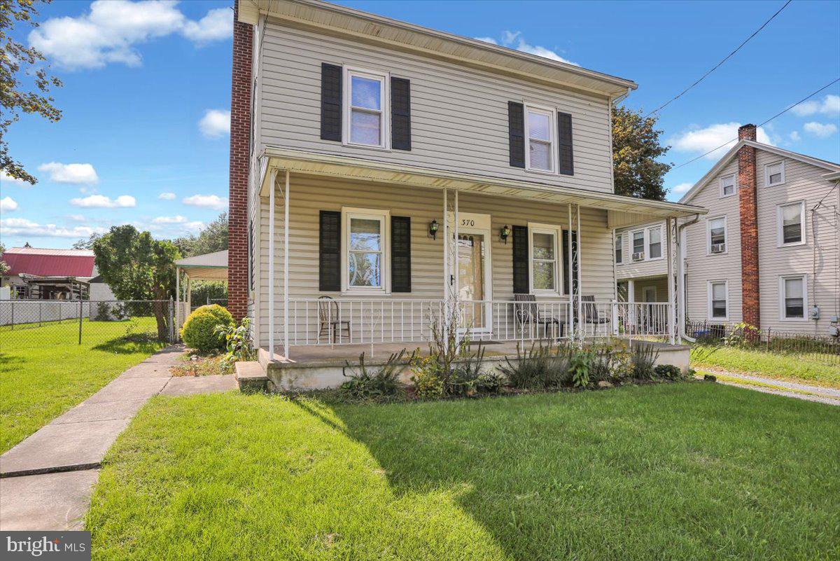 370 Main St