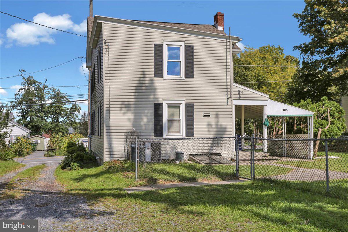 370 Main St