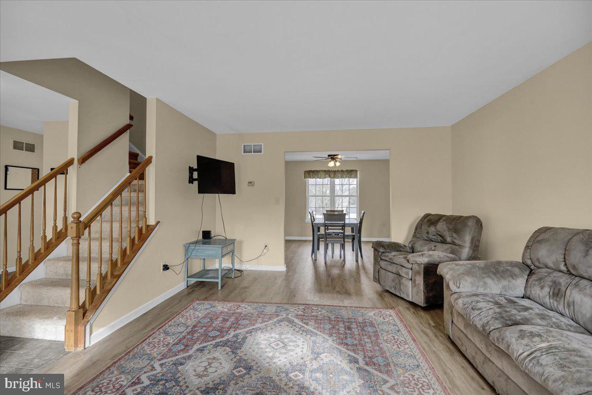26 Bowes Ln