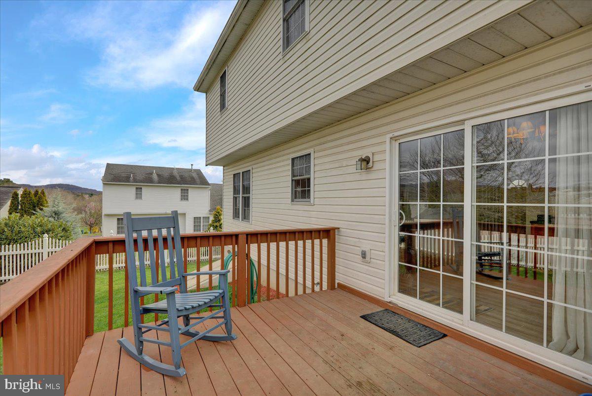 26 Bowes Ln