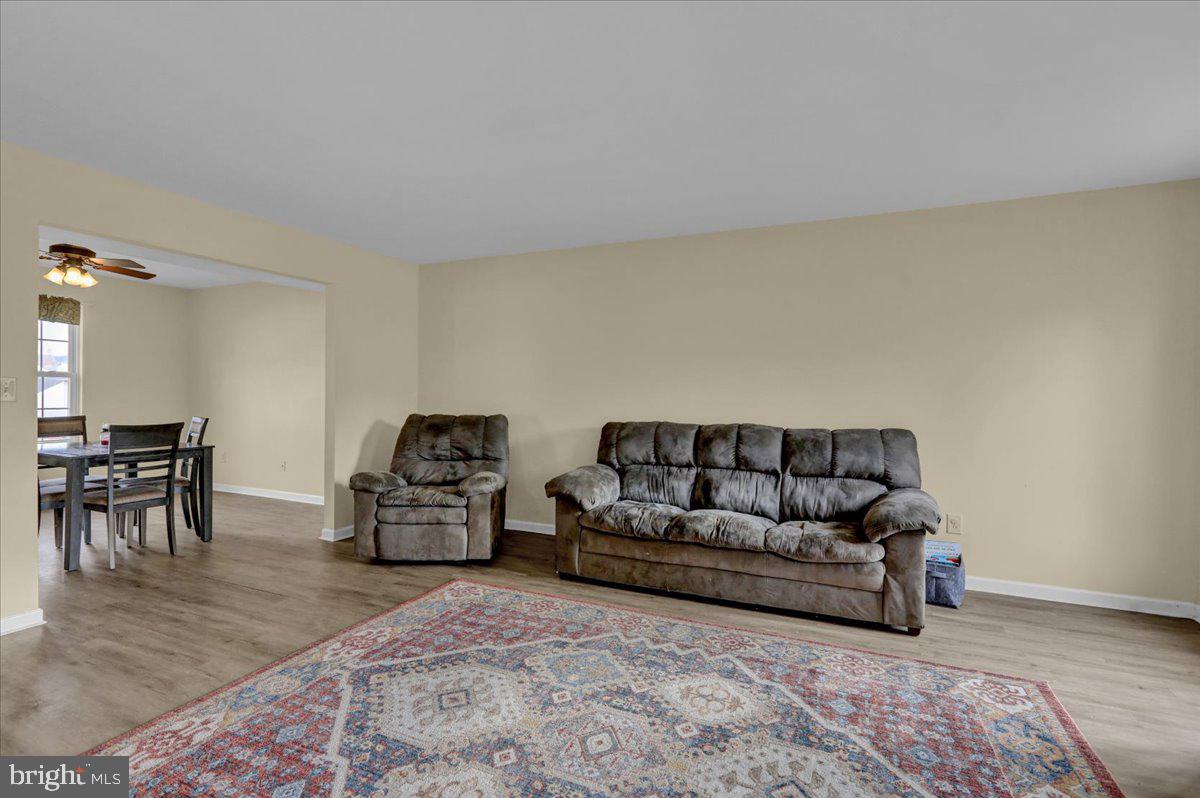 26 Bowes Ln