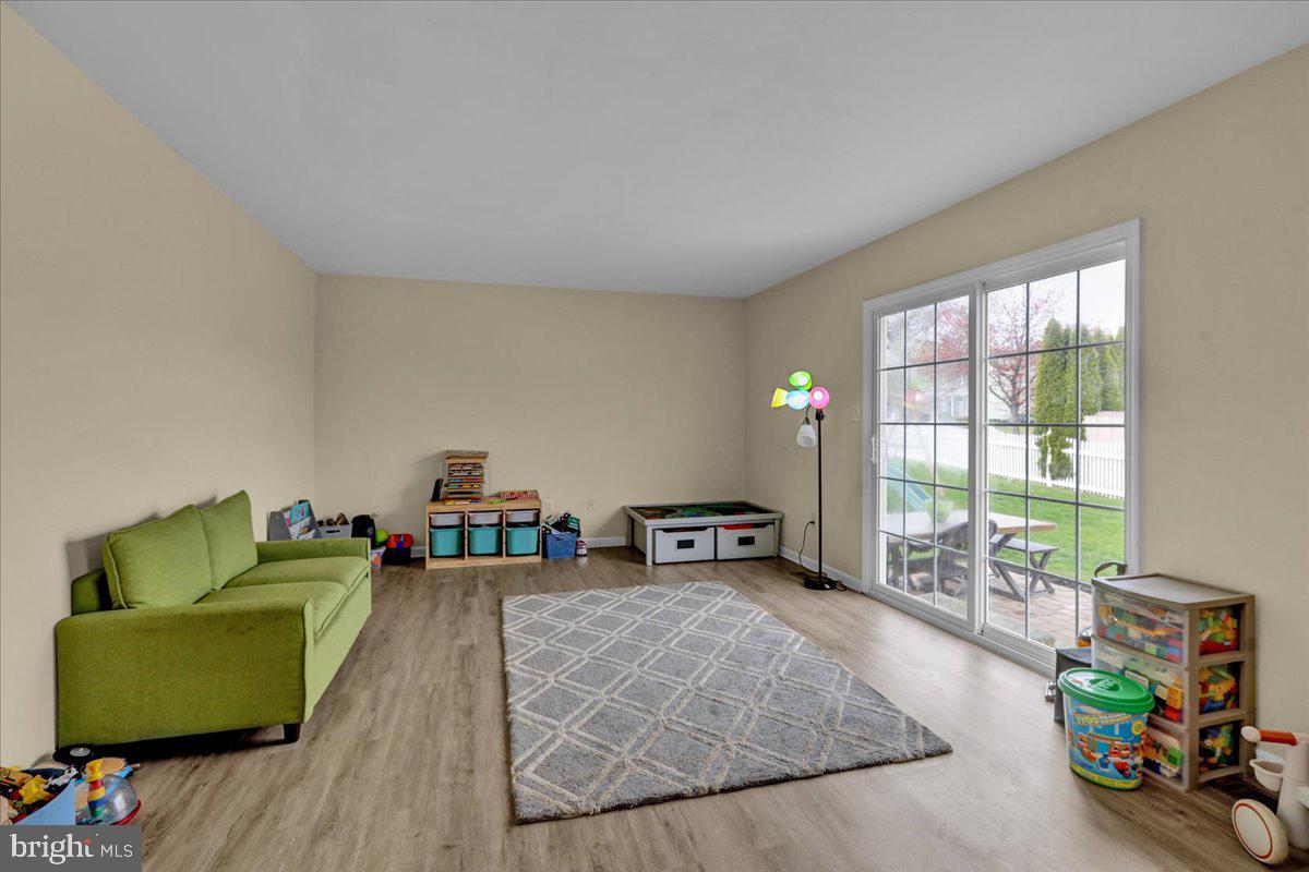 26 Bowes Ln