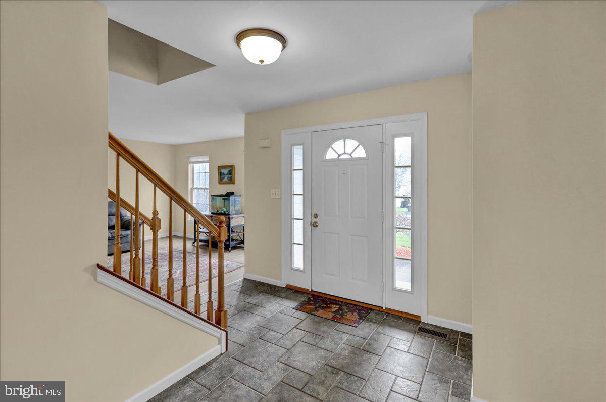 26 Bowes Ln