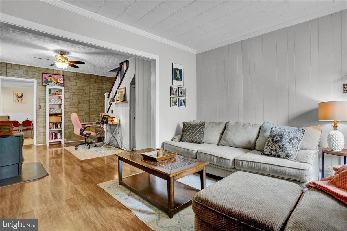 246 S 4th St
