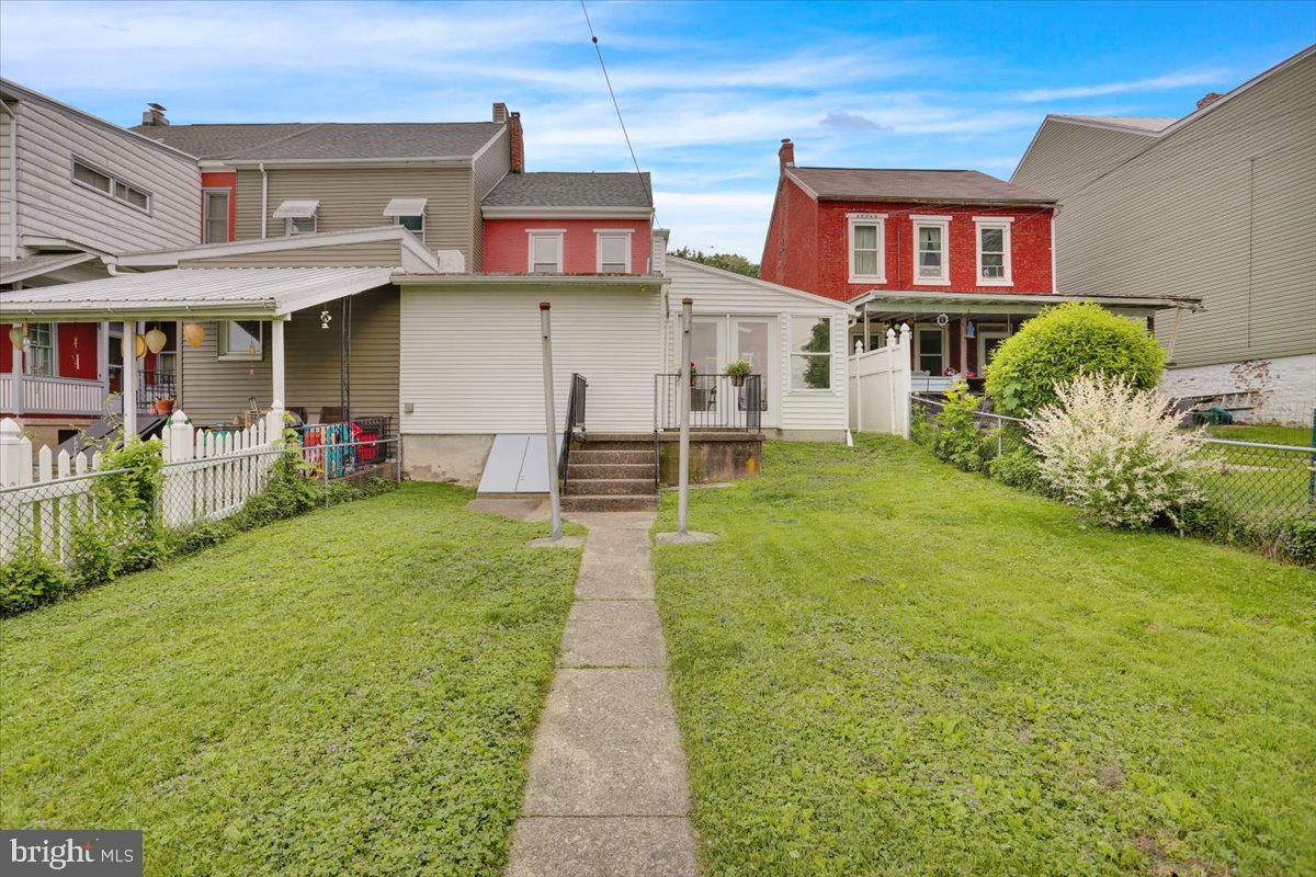 246 S 4th St