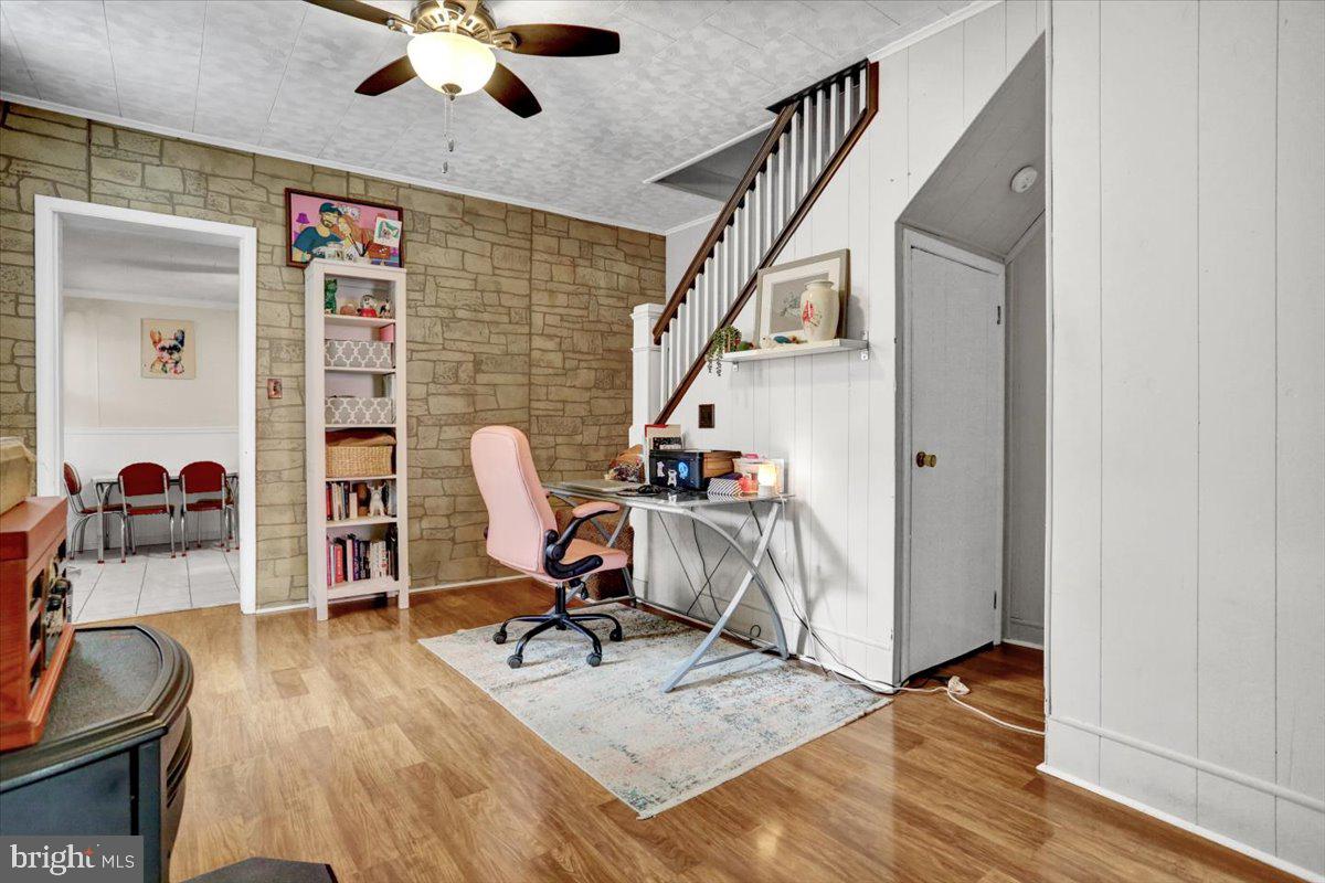 246 S 4th St