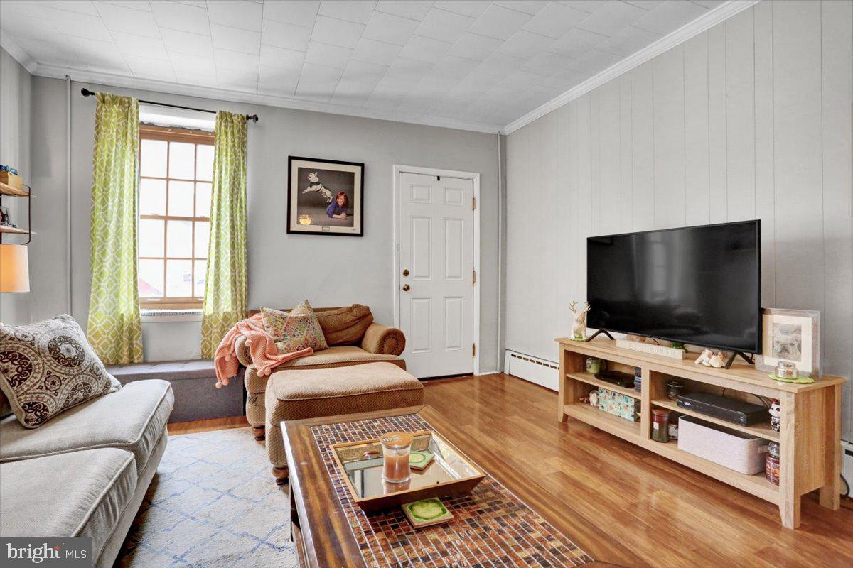 246 S 4th St